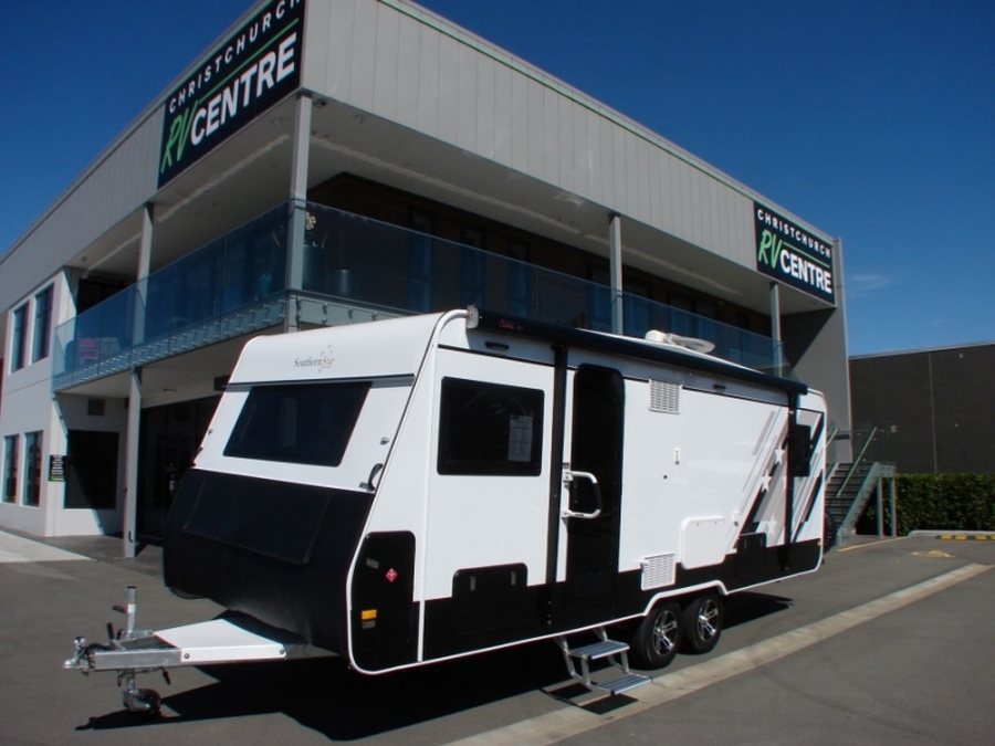 Southern Star - Alpine - 744 SE - Walk Around Bed