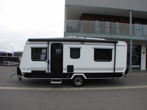 Leisure Line - Nomad - 584 SE - Walk Around Bed